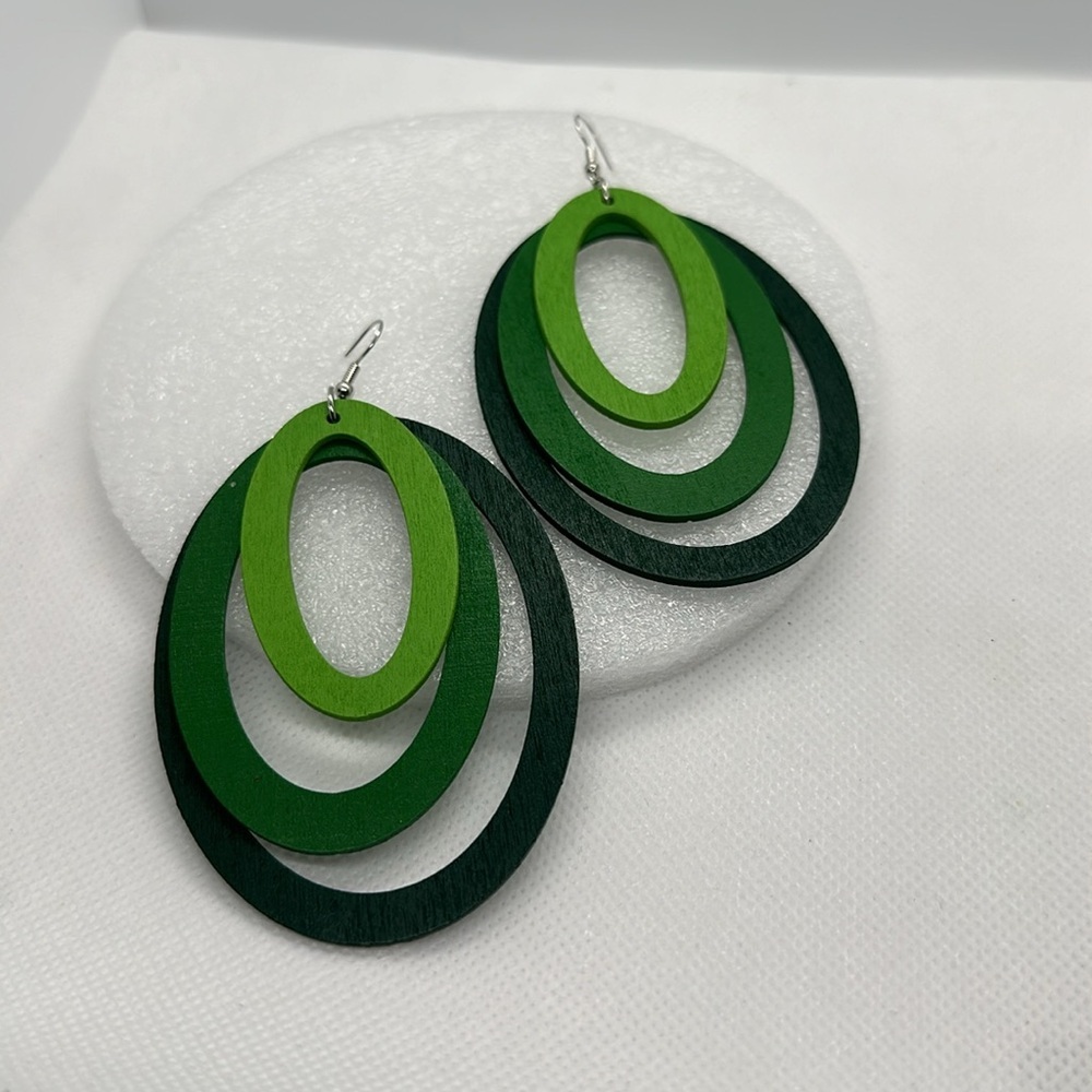 Minimalist style:Forest Green Wooden Earrings - Picture 2 of 11